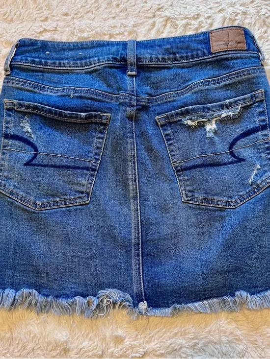 American Eagle Embroidered Distressed Denim Mini Skirt Size 8 Boho Festival - Picture 2 of 6